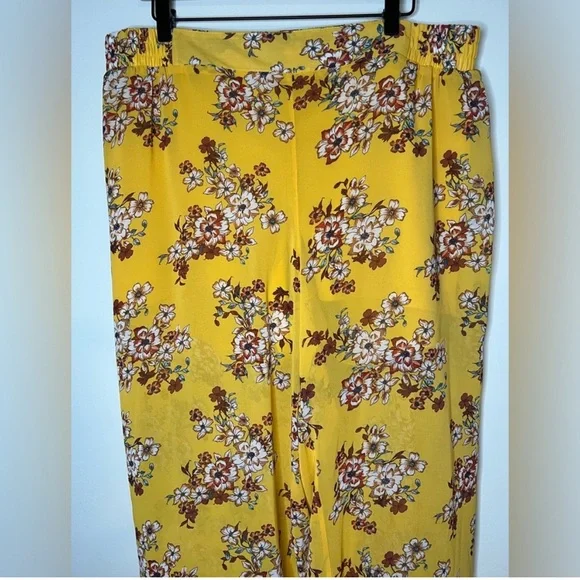 Torrid - Wide Leg Pants Yellow Floral Chiffon Semi Sheer with Short - Size 1 - Picture 4 of 8